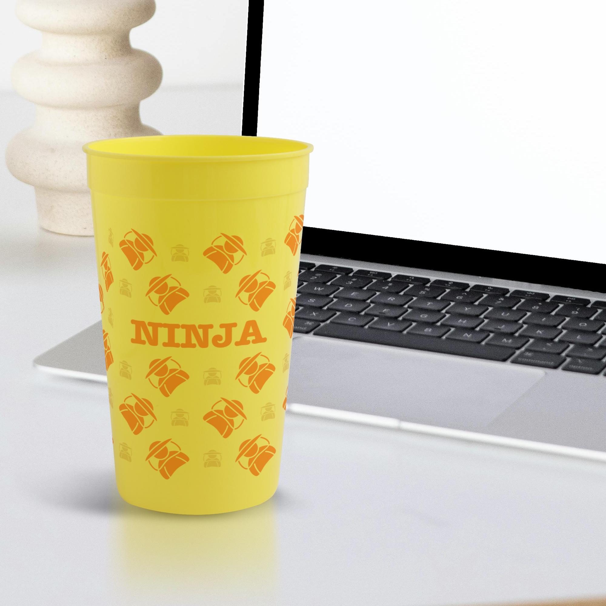 946ml Plastic Stadium Cup - Image 6
