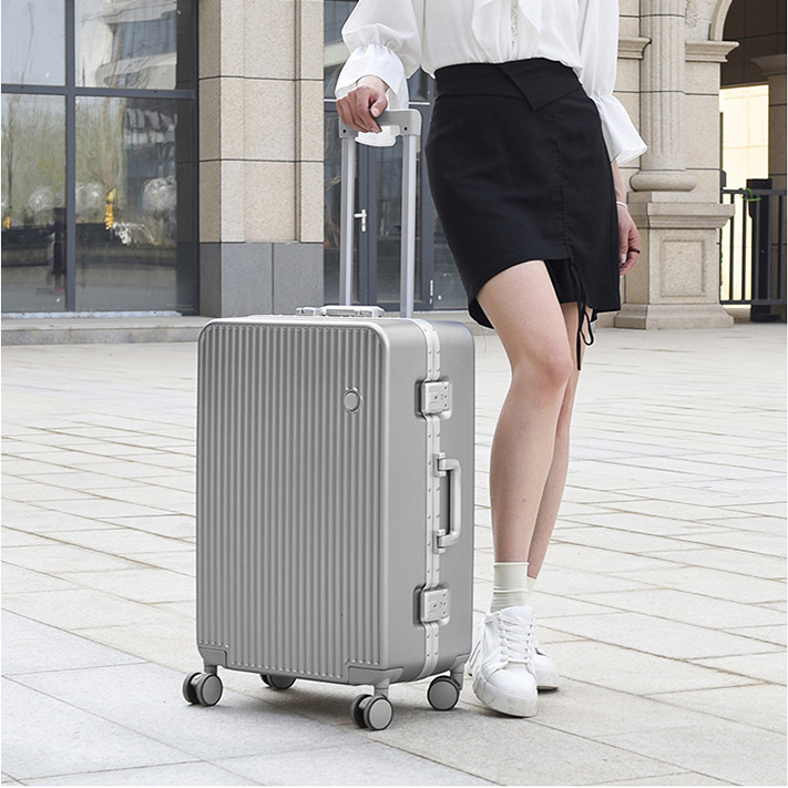 Ribbed ABS suitcase - Image 9