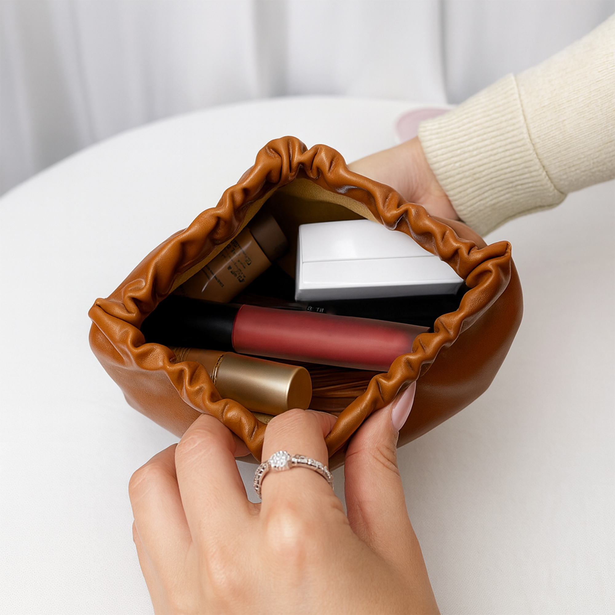 Zipperless Portable Makeup Bag - Image 9