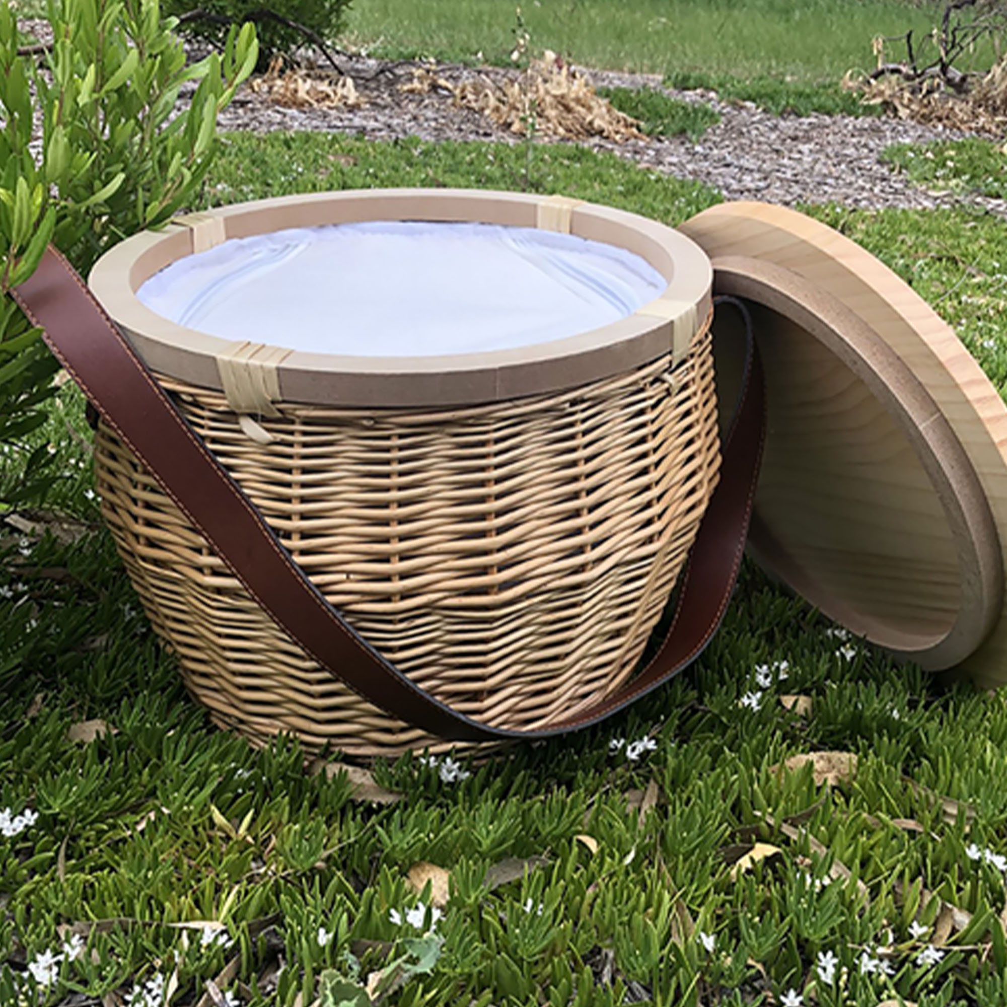 Scotch Wicker Picnic Cooler Basket Round - Image 7