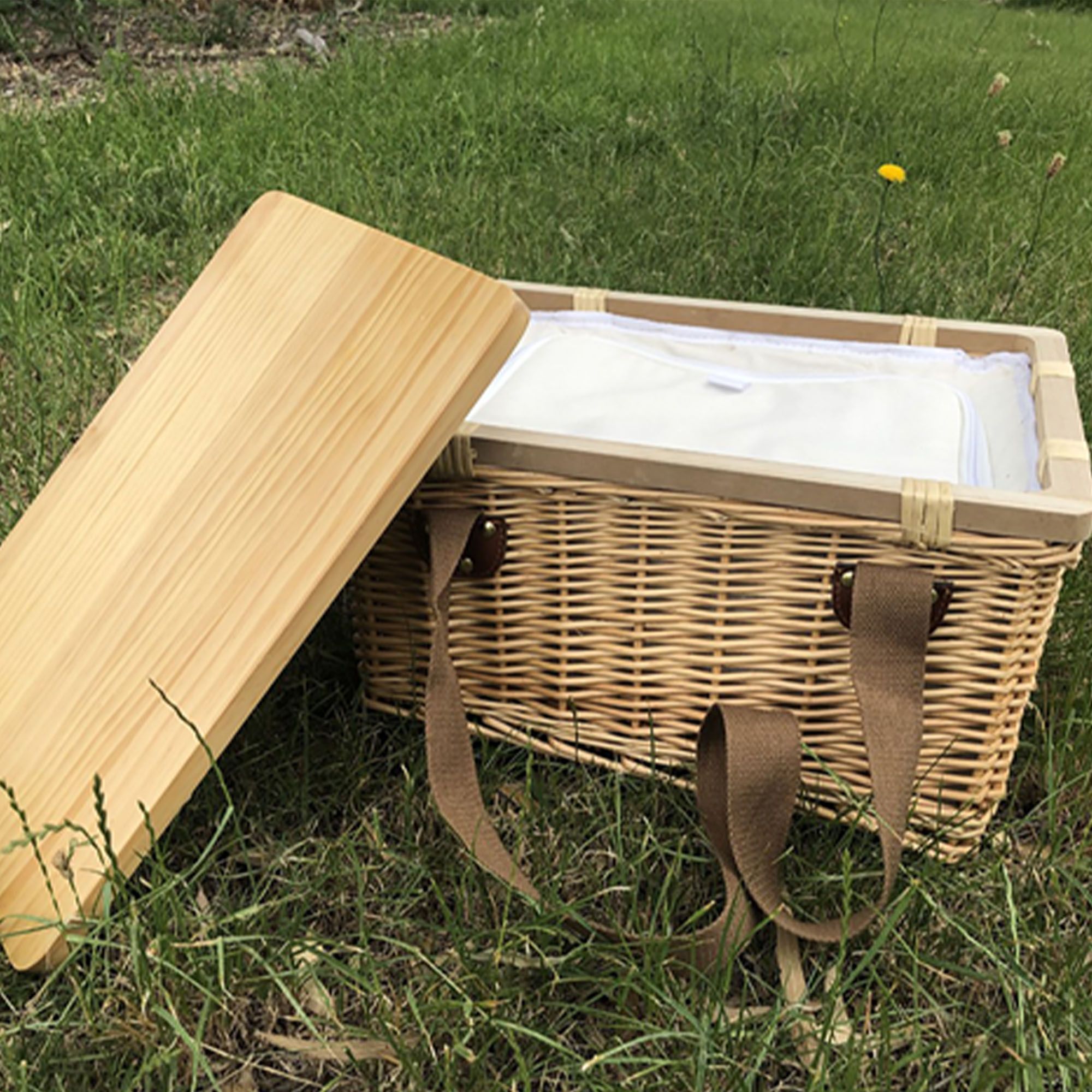 Gold Coast Wicker Picnic Cooler Basket Square - Image 7
