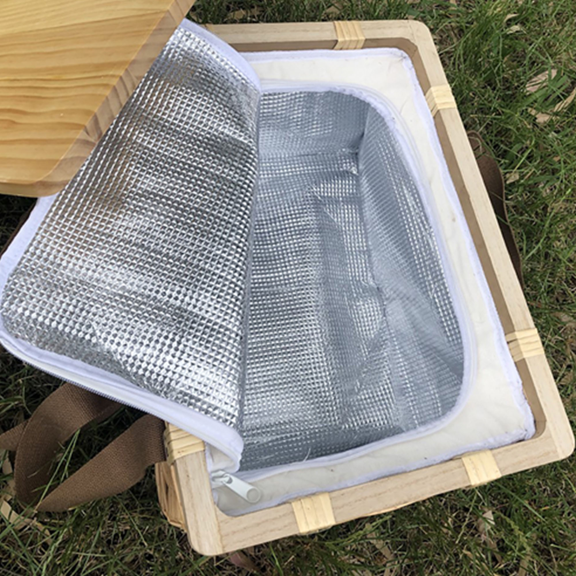 Gold Coast Wicker Picnic Cooler Basket Square - Image 6