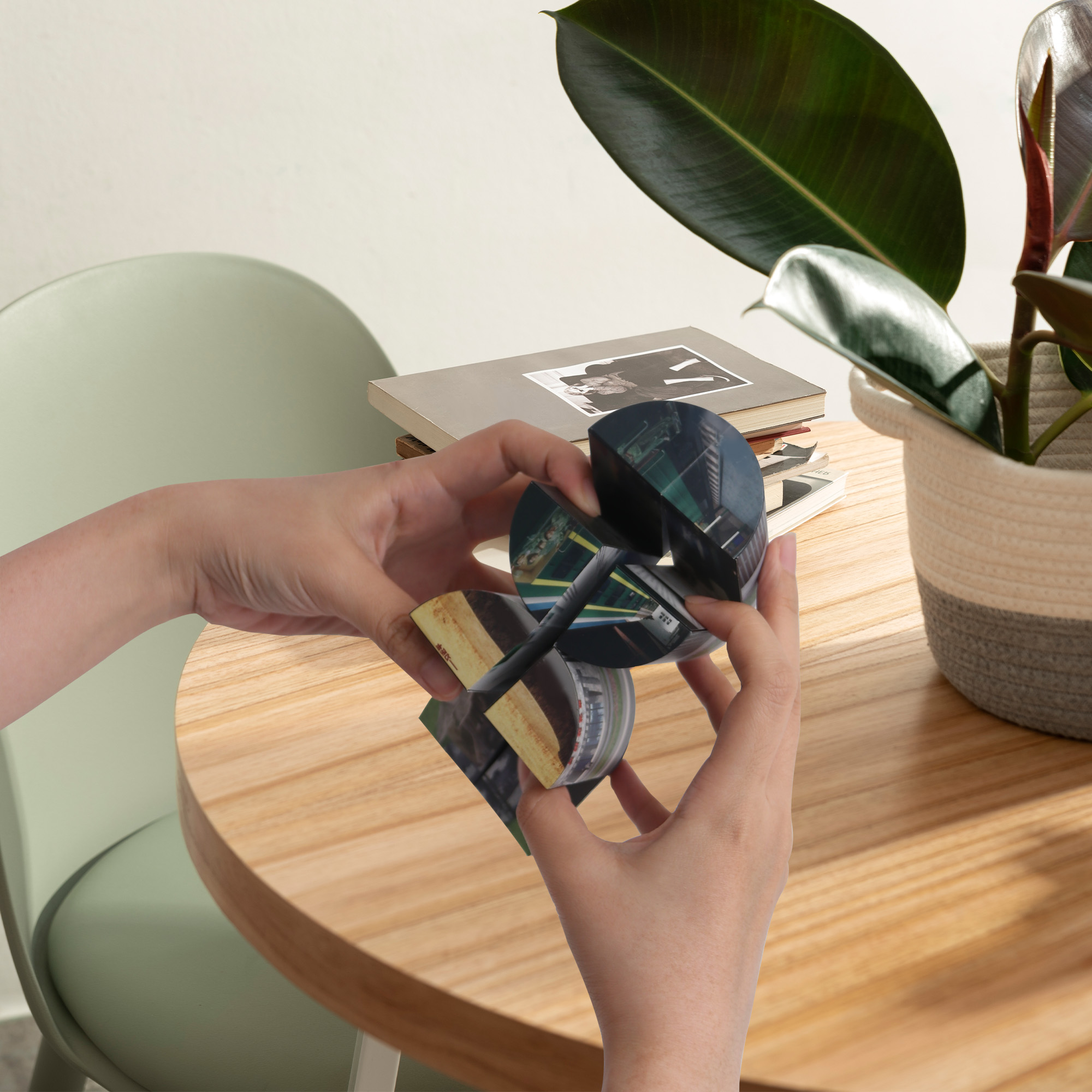 3D Flips Cylinder Magic Cube - Image 5