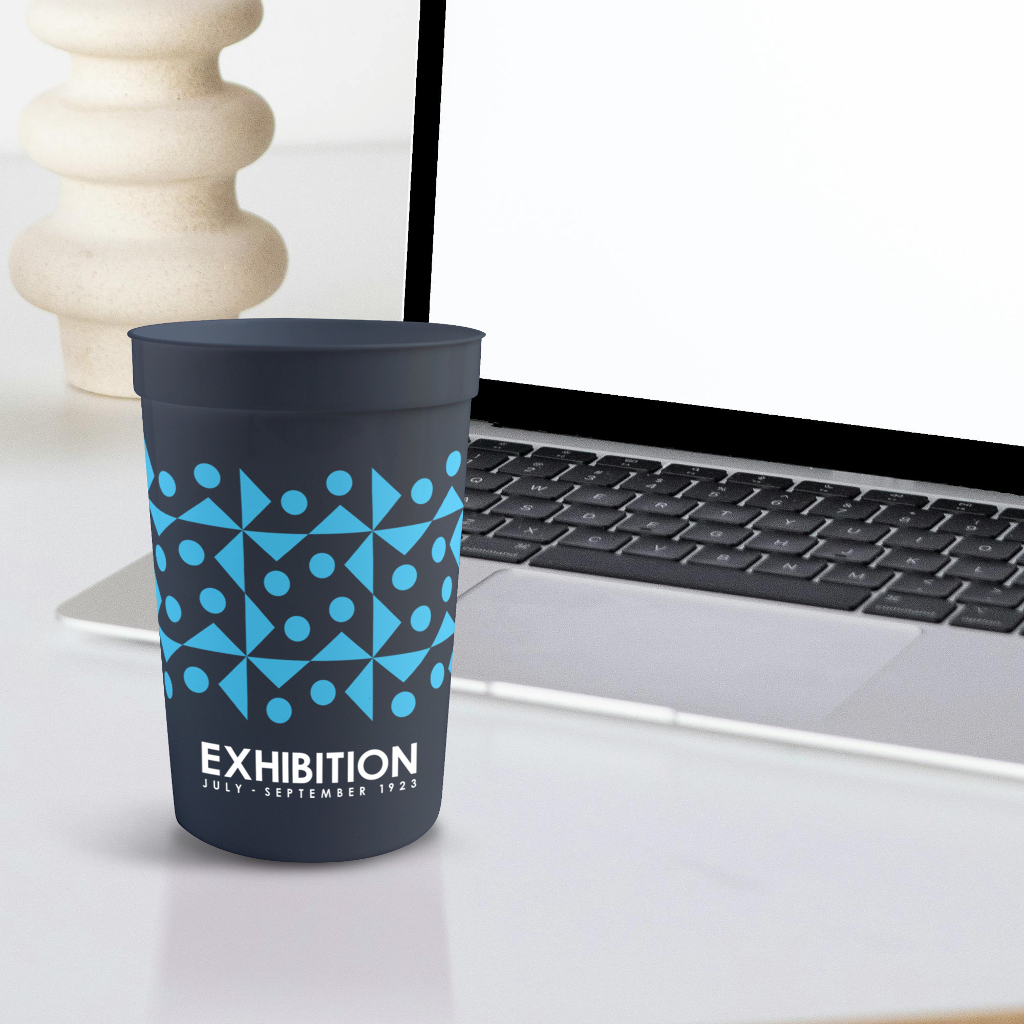 650ml Plastic Stadium Cup - Image 6