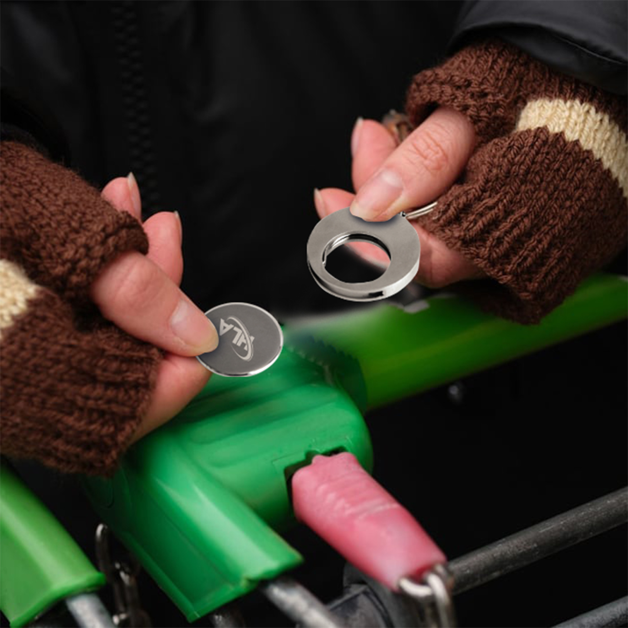 Round Trolley Coin Keyring - Image 7